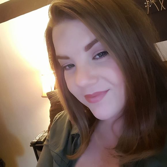 Meet your Posher, Liz - Picture 1 of 1